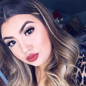 Meet your Posher, Dania